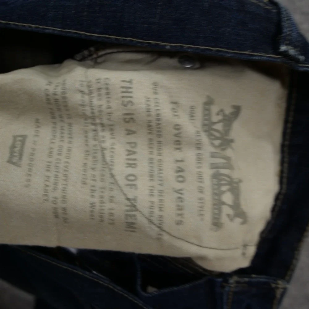 Levis gently pre
